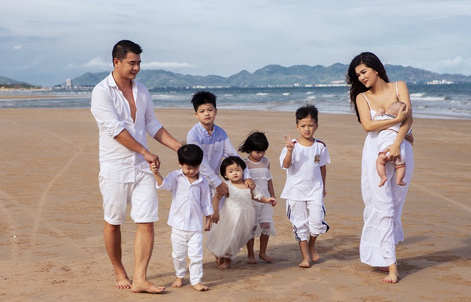 Cuộc sống sang chảnh, hạnh phúc của những hoa hậu Việt đông con - 4