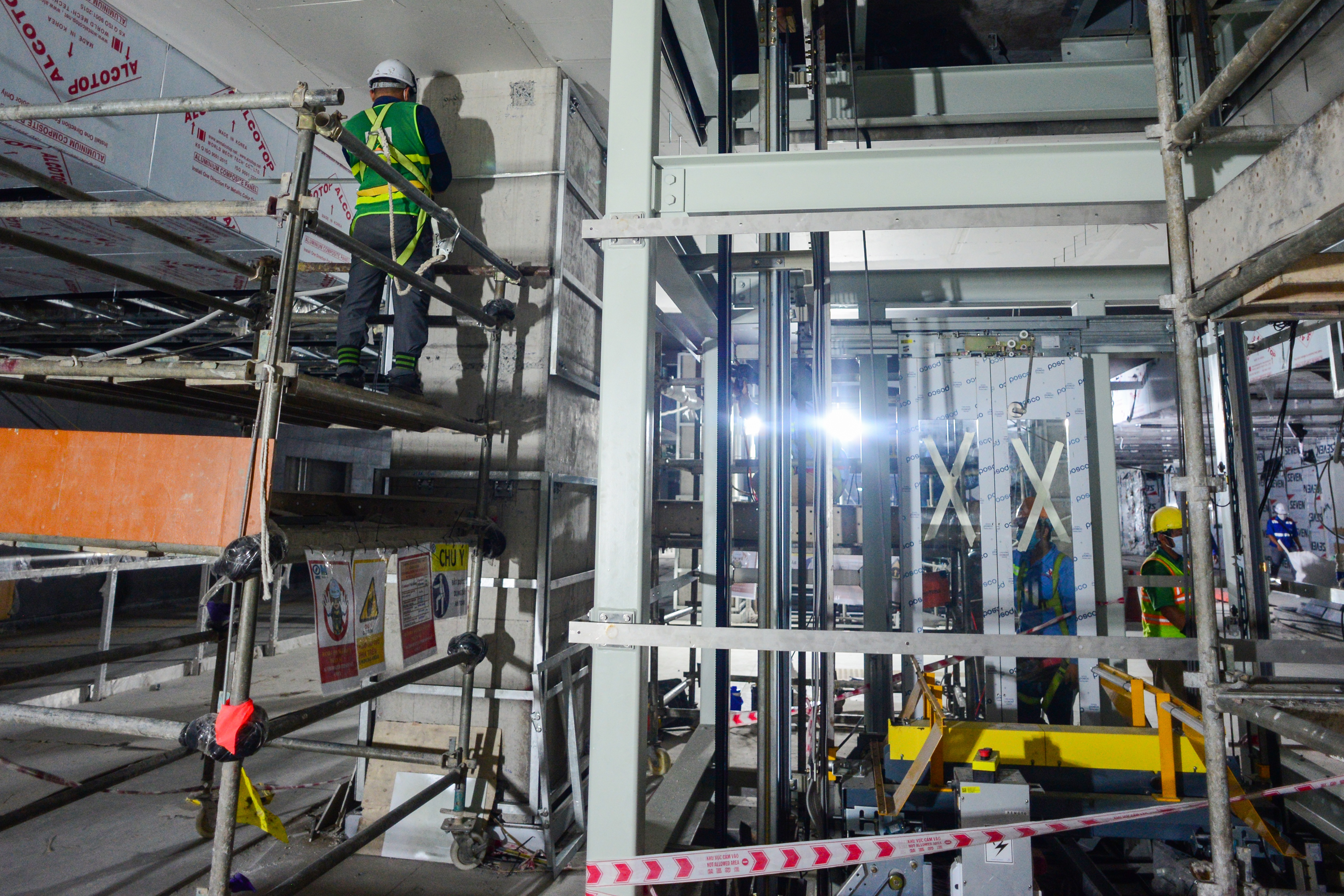 Ngắm tuyến metro đầu tiên của TPHCM sau gần 10 năm chờ đợi - 10