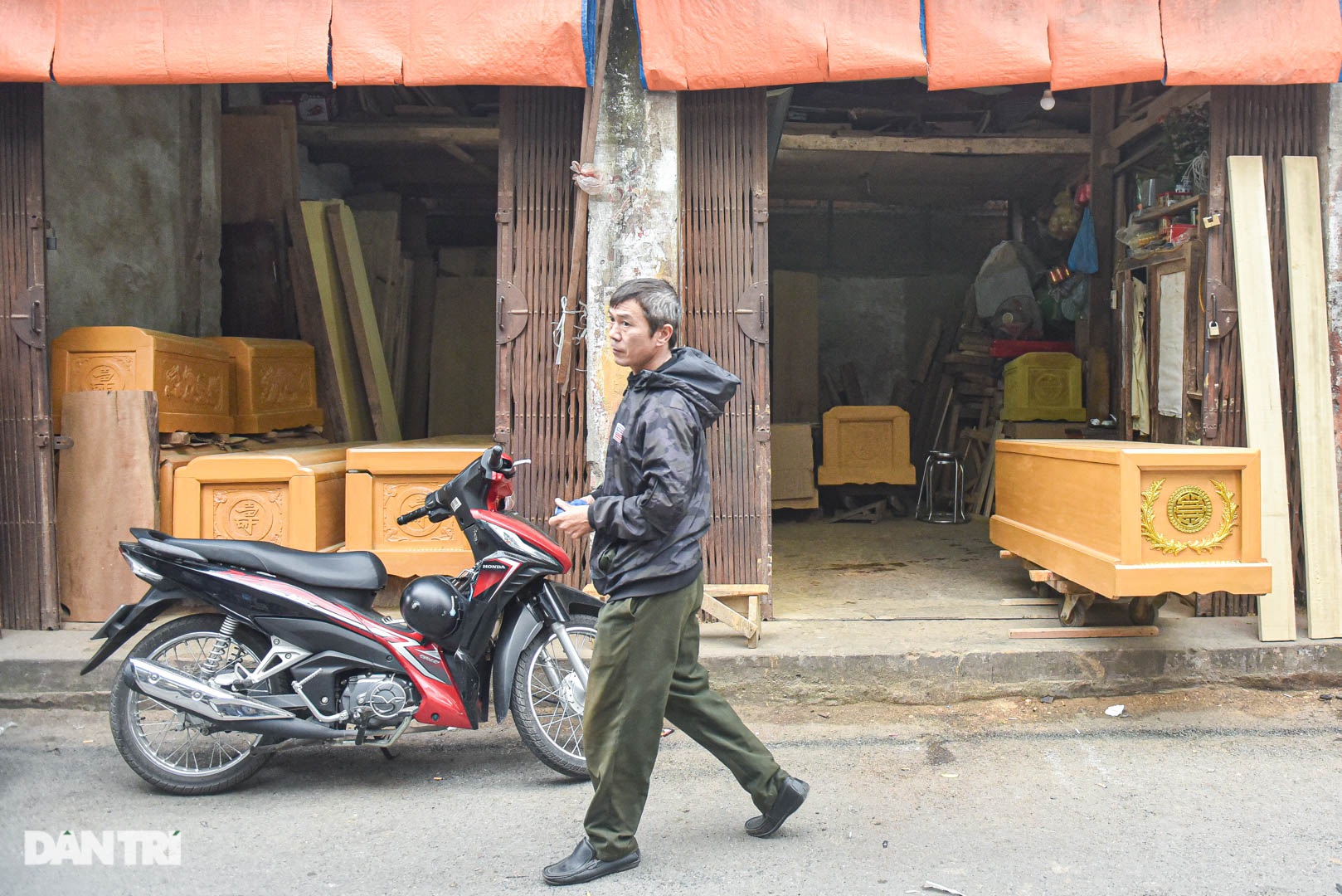 Khu chợ có cái tên độc, lạ bán đủ loại thượng vàng, hạ cám ở Hà Nội - 6