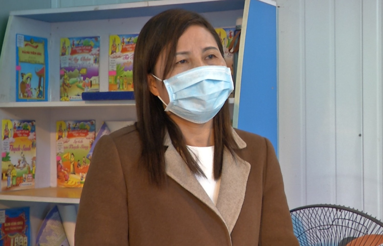 Vụ cô giáo bị trù dập vì tố tiêu cực: Lá đơn dài 13 trang, cô giáo nói gì? - 1