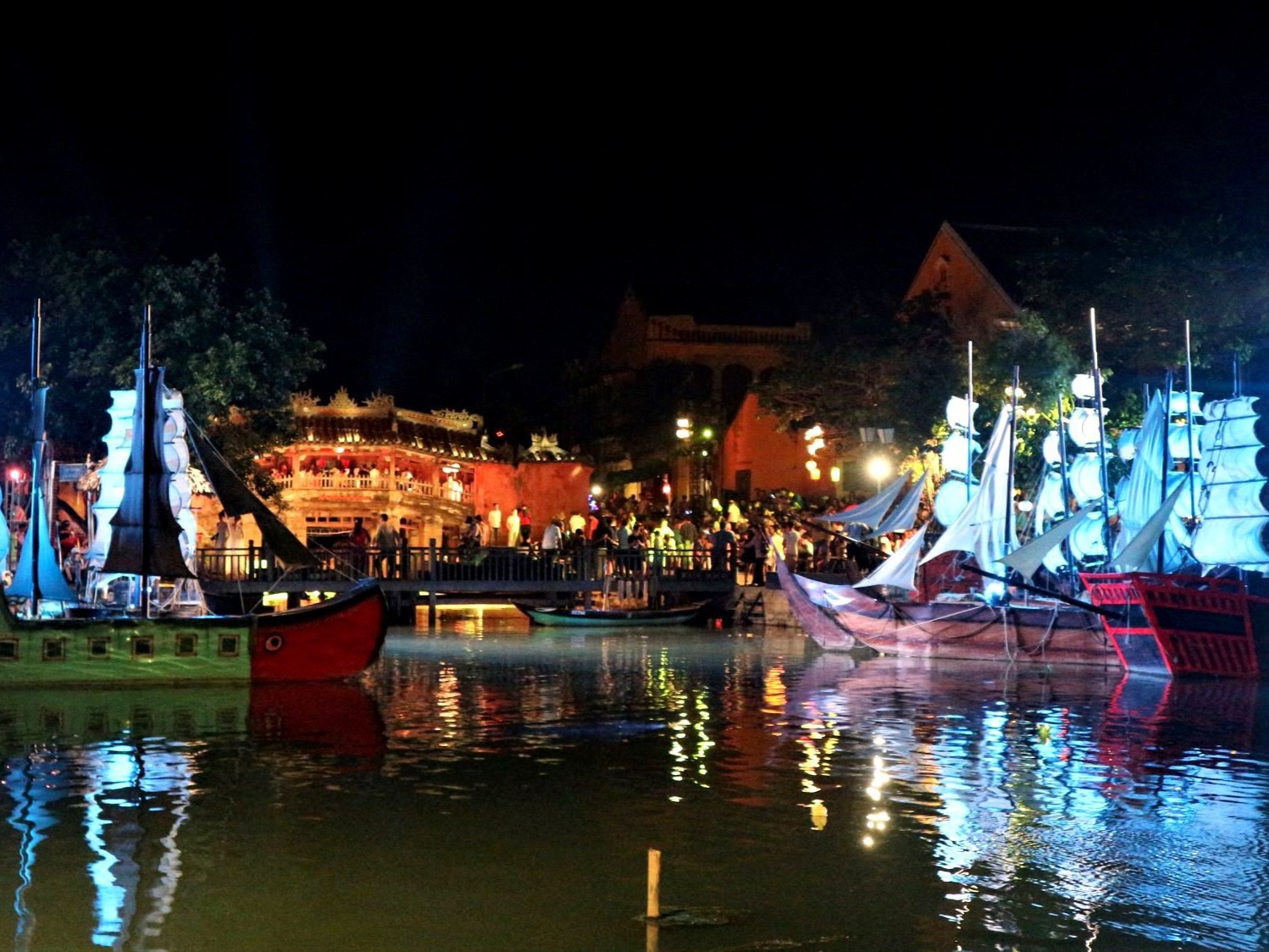 Khám phá Đêm phố cổ - sản phẩm du lịch độc đáo riêng có của Hội An - 9