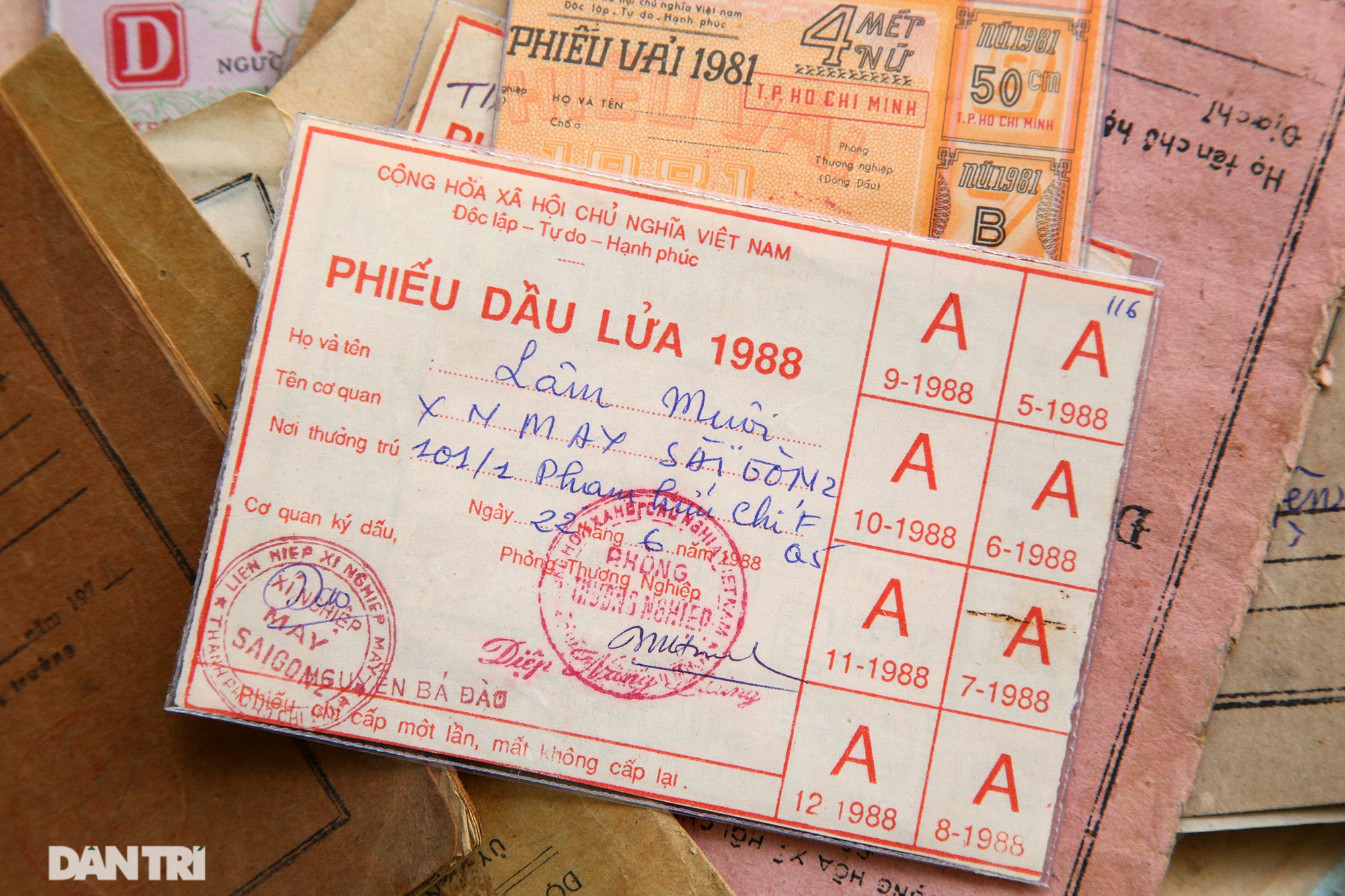 Ký ức gian khó qua bộ sưu tập tem phiếu, sổ gạo thời bao cấp - 12
