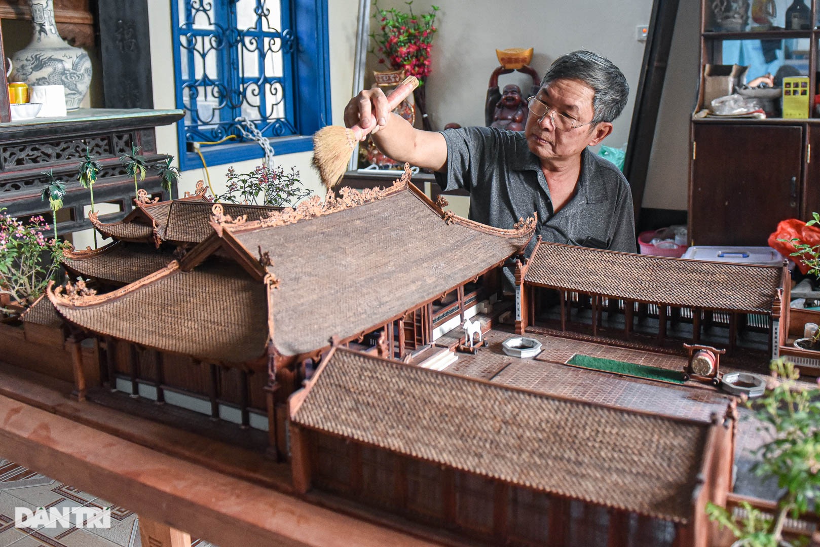 Đình làng từ gỗ gụ nhỏ nhất Việt Nam, giá nào cũng không bán - 2