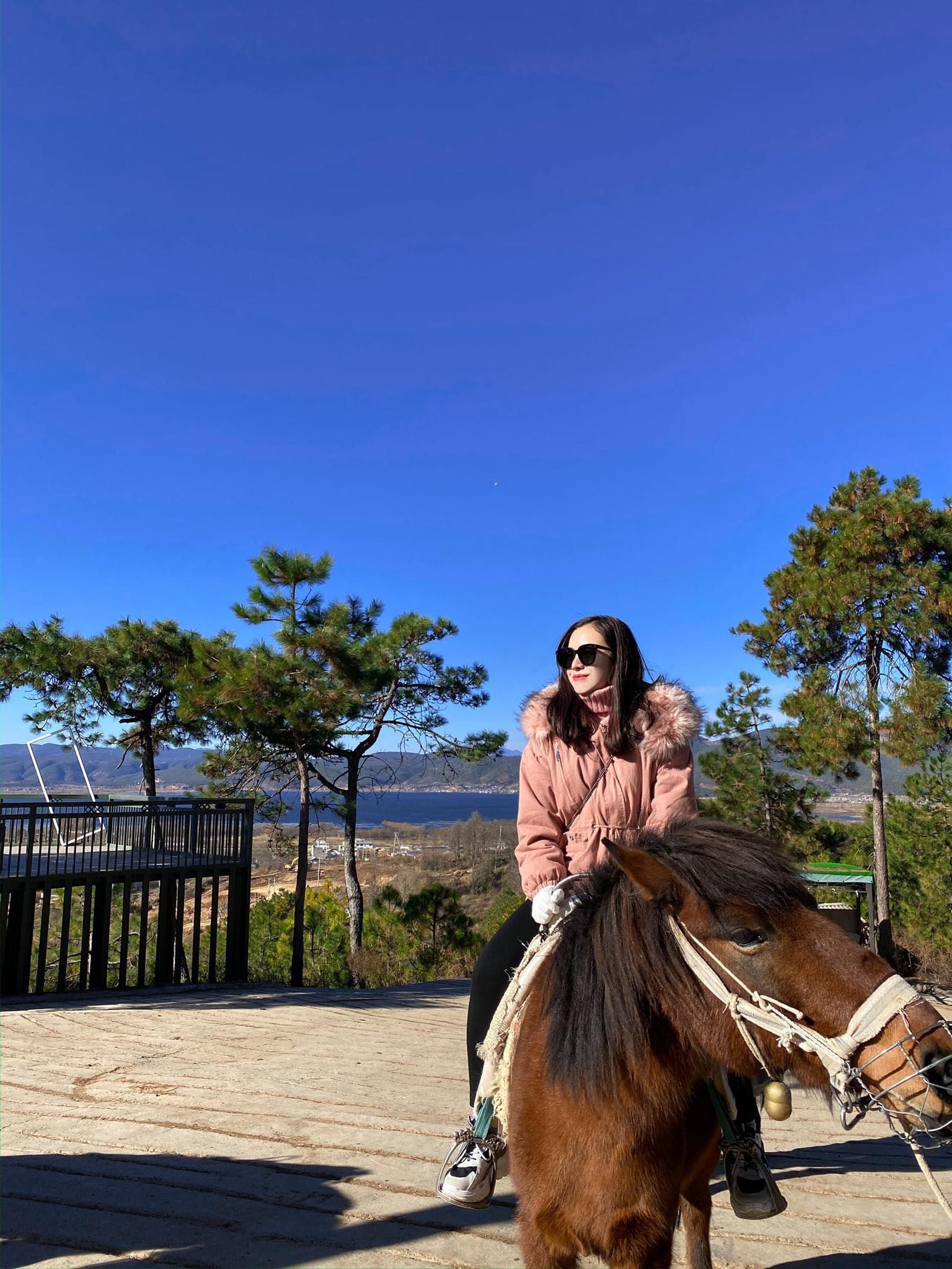 Cô dâu 9X xinh đẹp đeo vàng trĩu cổ, kín tay trong ngày cưới gây sốt mạng - 12