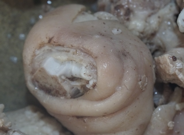 Quán cháo giò lạ lùng: Ngày bán 2 tiếng, khách xếp hàng chờ mua - 3