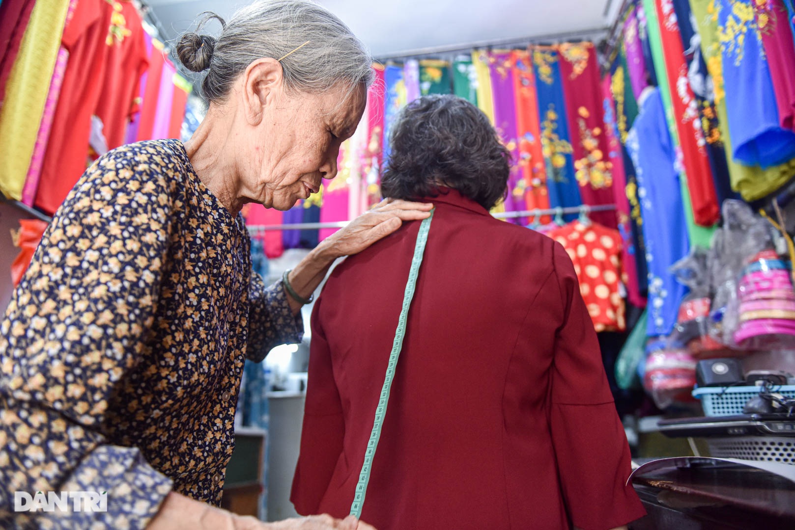 Tiệm áo dài 4 đời được trả 400 cây vàng mà không bán của cụ bà 81 tuổi - 3
