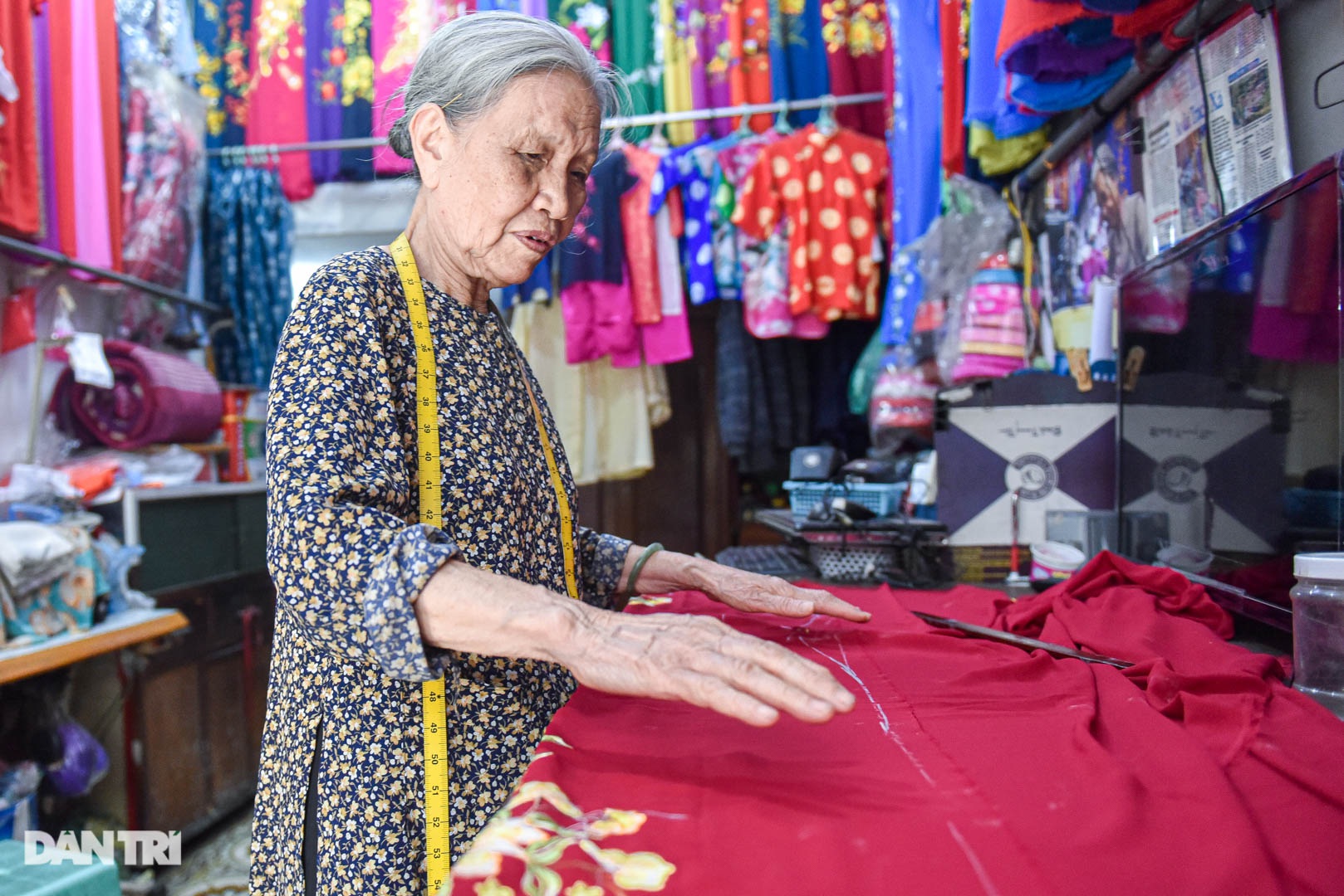 Tiệm áo dài 4 đời được trả 400 cây vàng mà không bán của cụ bà 81 tuổi - 1