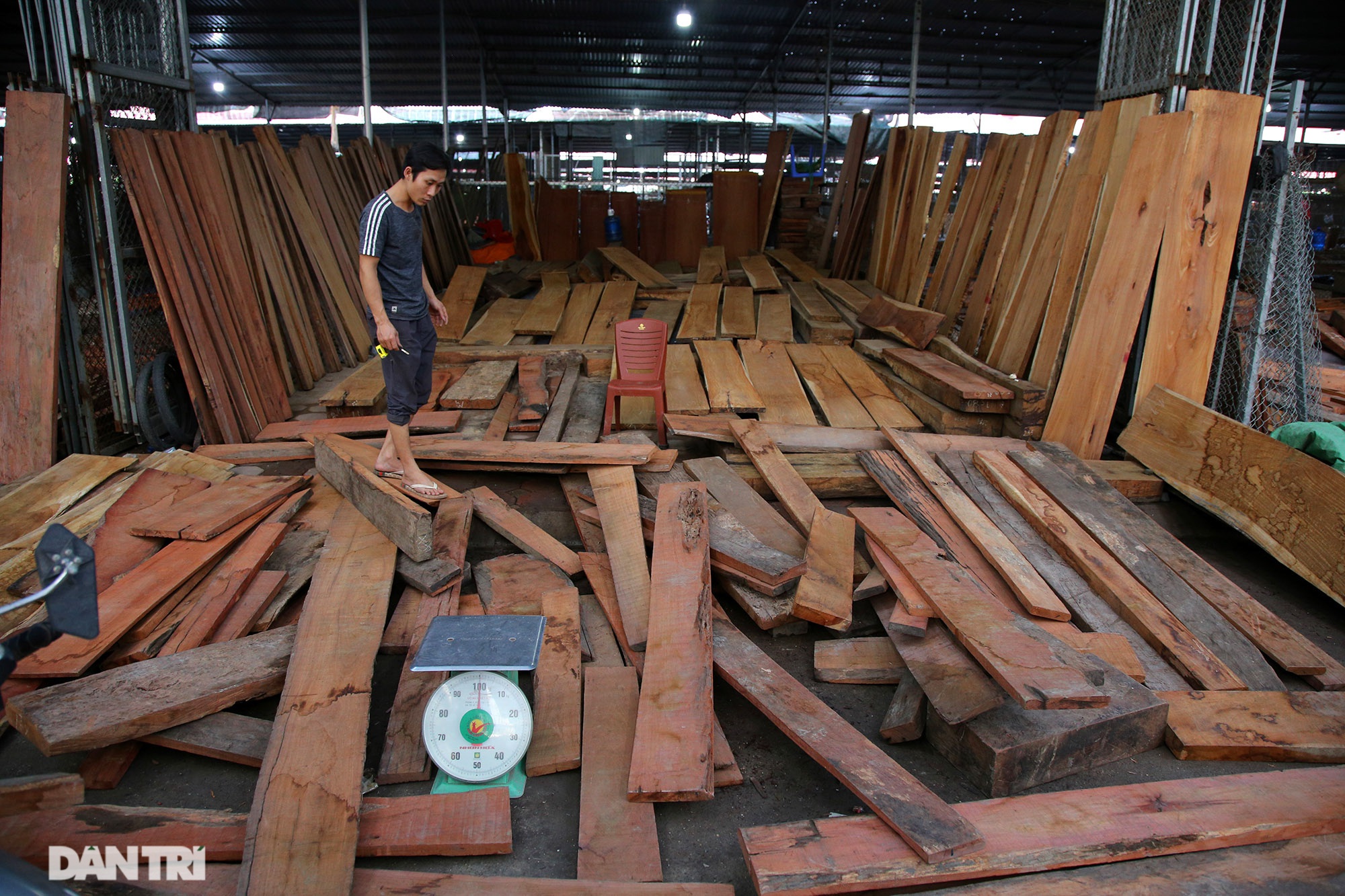 Độc lạ chợ củi vụn có giá tiền triệu một cân - 13