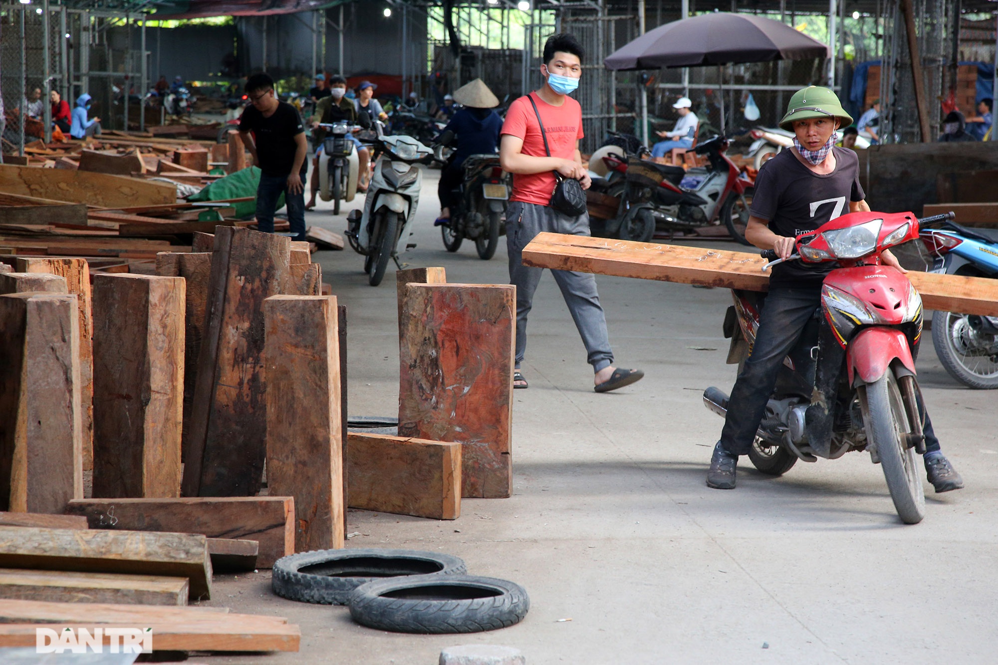 Độc lạ chợ củi vụn có giá tiền triệu một cân - 10