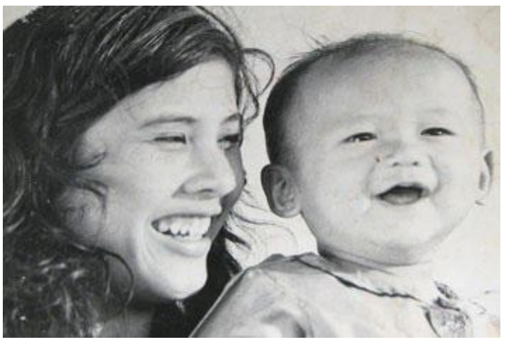 Em bé nổi tiếng trong Cánh đồng hoang trở thành tỷ phú nông dân - 1