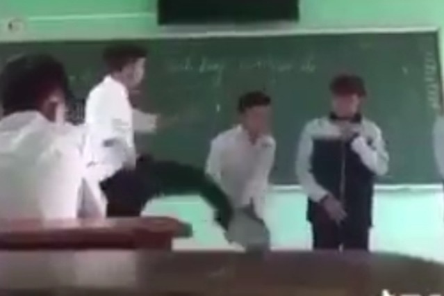 Bắc Giang: Thầy giáo đánh học sinh vì không chấp hành nội quy - 1 Bắc Giang: Thầy giáo đánh học sinh vì không chấp hành nội quy - 1