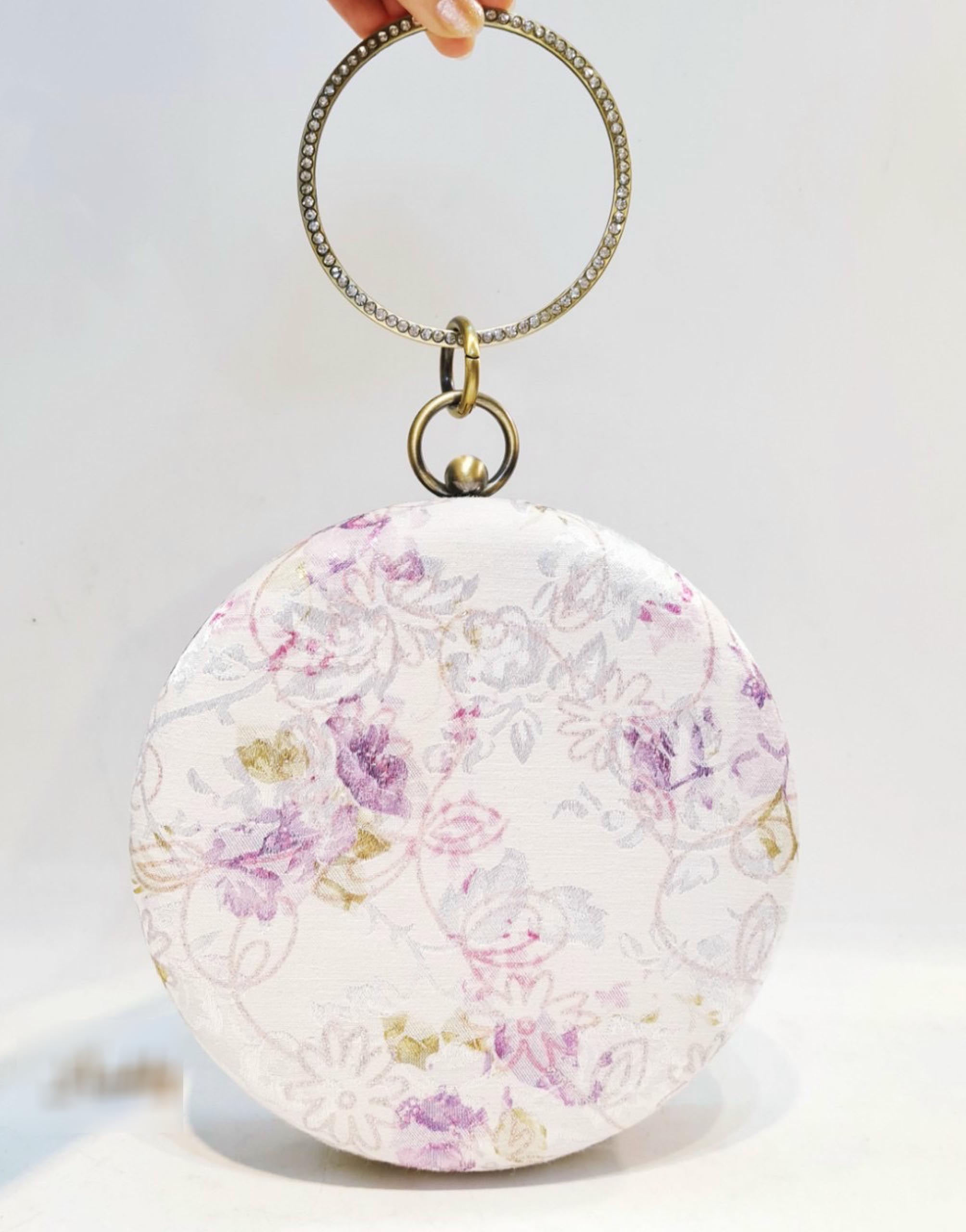 Cô gái phù phép quần áo cũ thành túi xách thời trang tiền triệu - 6