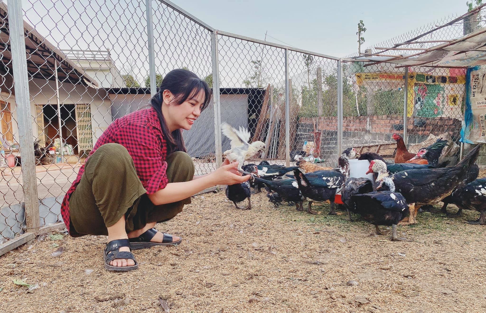 Cô gái bỏ nhà phố, xe sang ở Sài Gòn về quê cuốc đất làm nông dân - 9