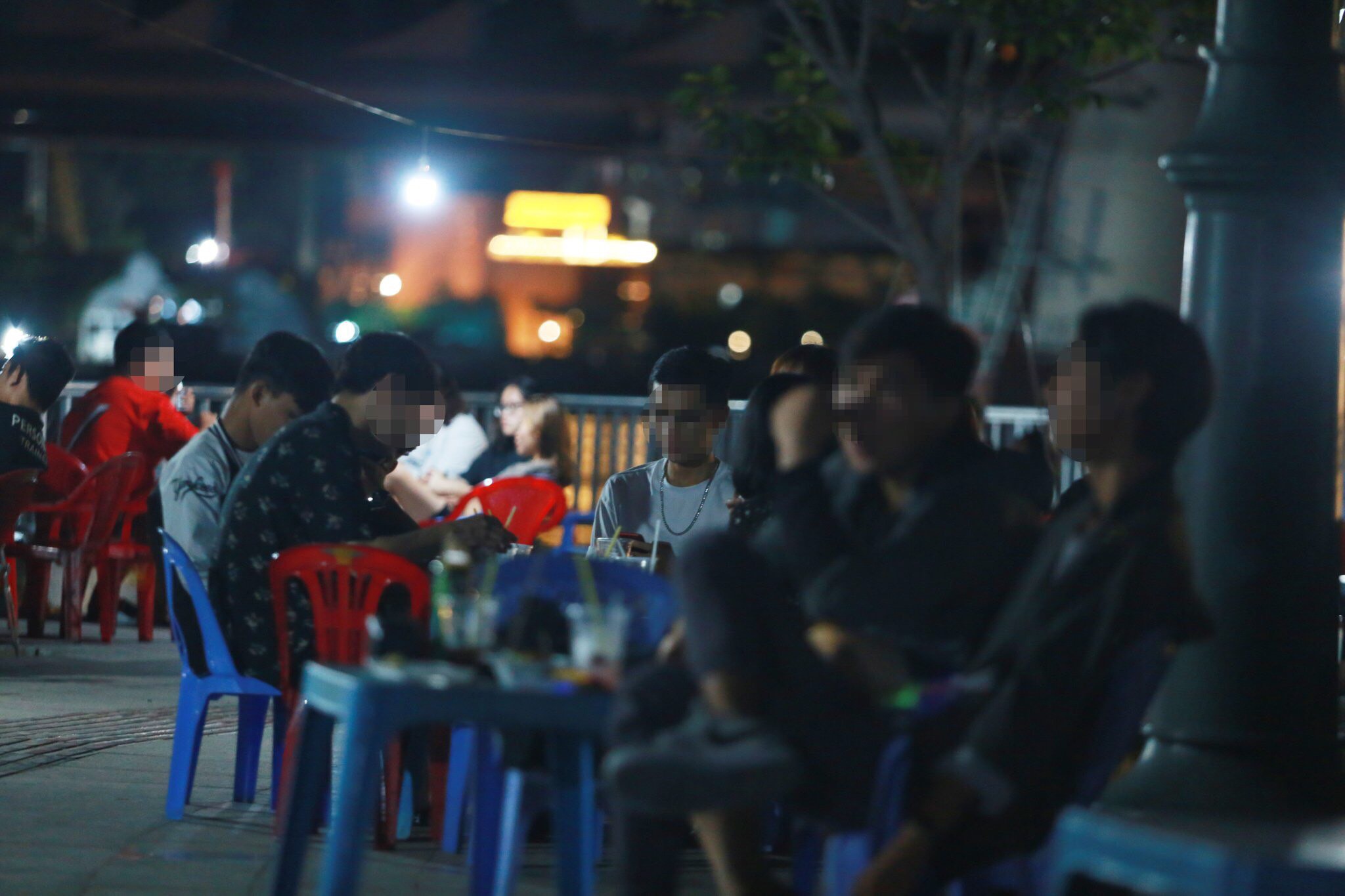 Quán nhậu Sài Gòn xập xình, nhộn nhịp bất chấp lệnh cấm tụ tập đông người - 9