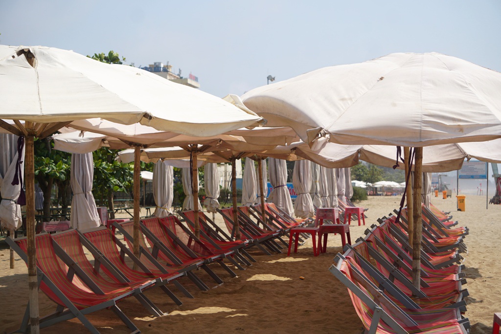 Thành phố biển Sầm Sơn ngủ đông ngay những ngày đầu hè - 7