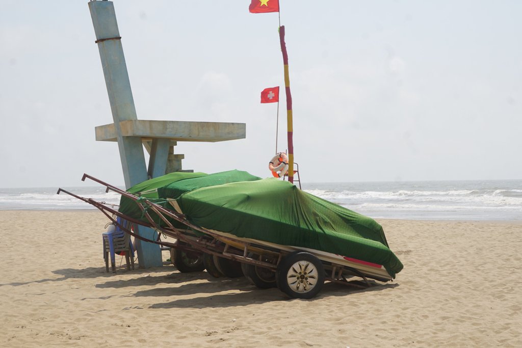 Thành phố biển Sầm Sơn ngủ đông ngay những ngày đầu hè - 14