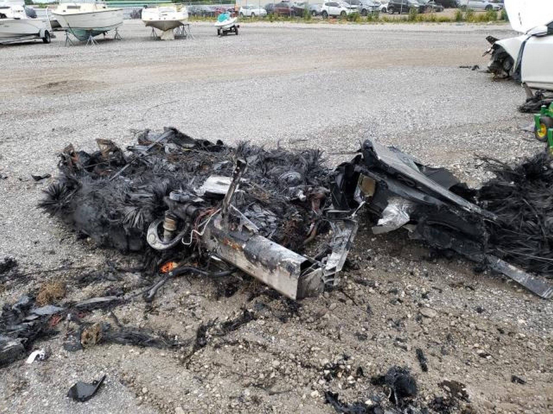 Siêu xe McLaren bị cháy thành tro vẫn được rao bán - 3