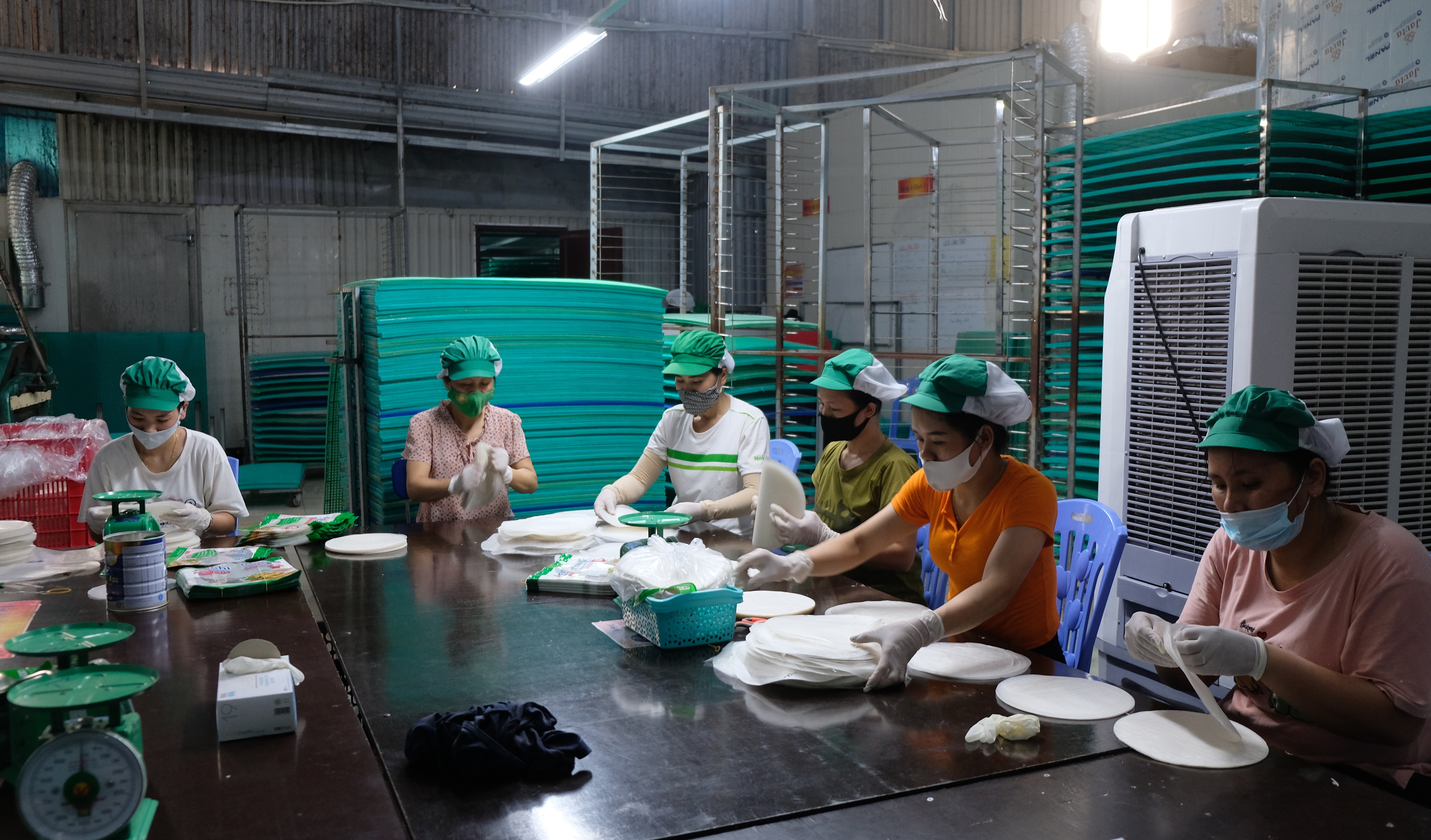 8X gác 2 bằng đại học về quê làm bánh đa nem, thu tiền tỷ mỗi năm - 5 8X gác 2 bằng đại học về quê làm bánh đa nem, thu tiền tỷ mỗi năm - 5