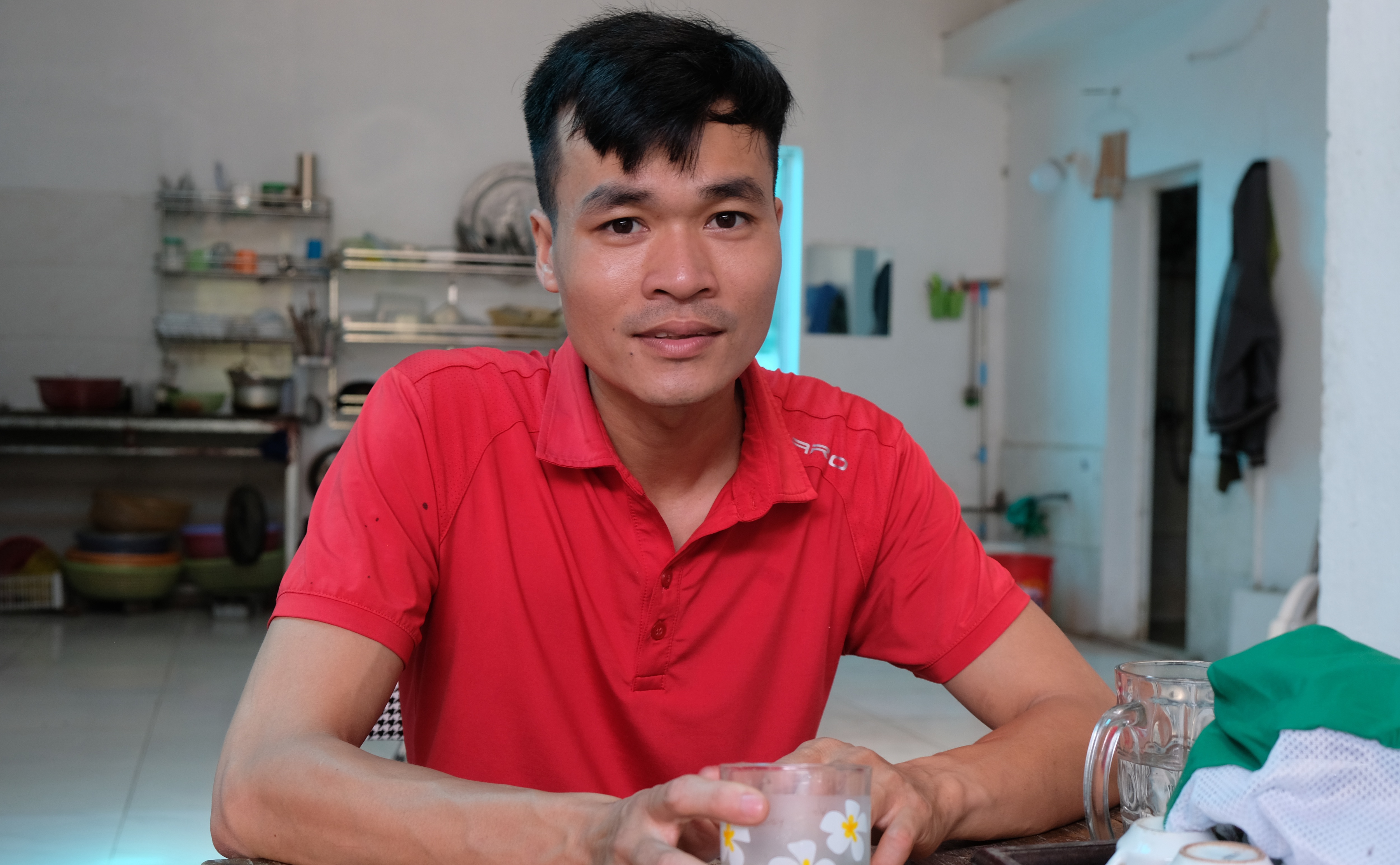 8X gác 2 bằng đại học về quê làm bánh đa nem, thu tiền tỷ mỗi năm - 1