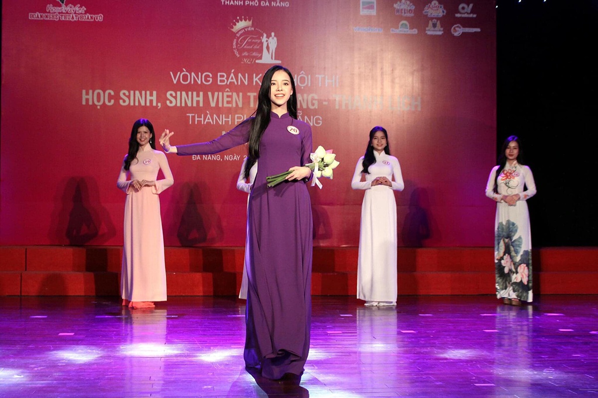 Nữ sinh Đà Nẵng khoe sắc xuân thì trong tà áo dài duyên dáng - 2