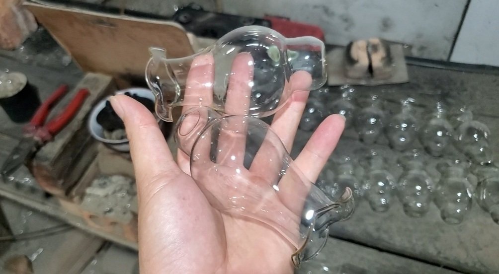 Kiếm hàng chục triệu đồng mỗi tháng từ nghề... thổi, cuốn thủy tinh - 7