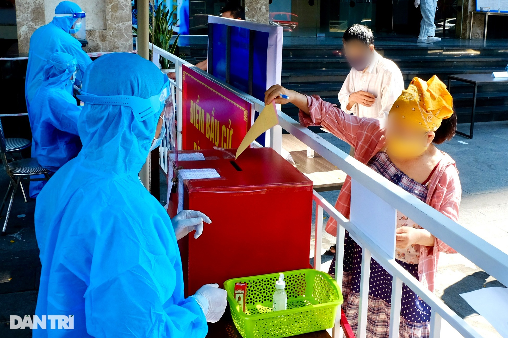 Hà Nội: Sợ trượt đại biểu HĐND, ứng cử viên lấy 75 phiếu để tự bầu cho mình - 1