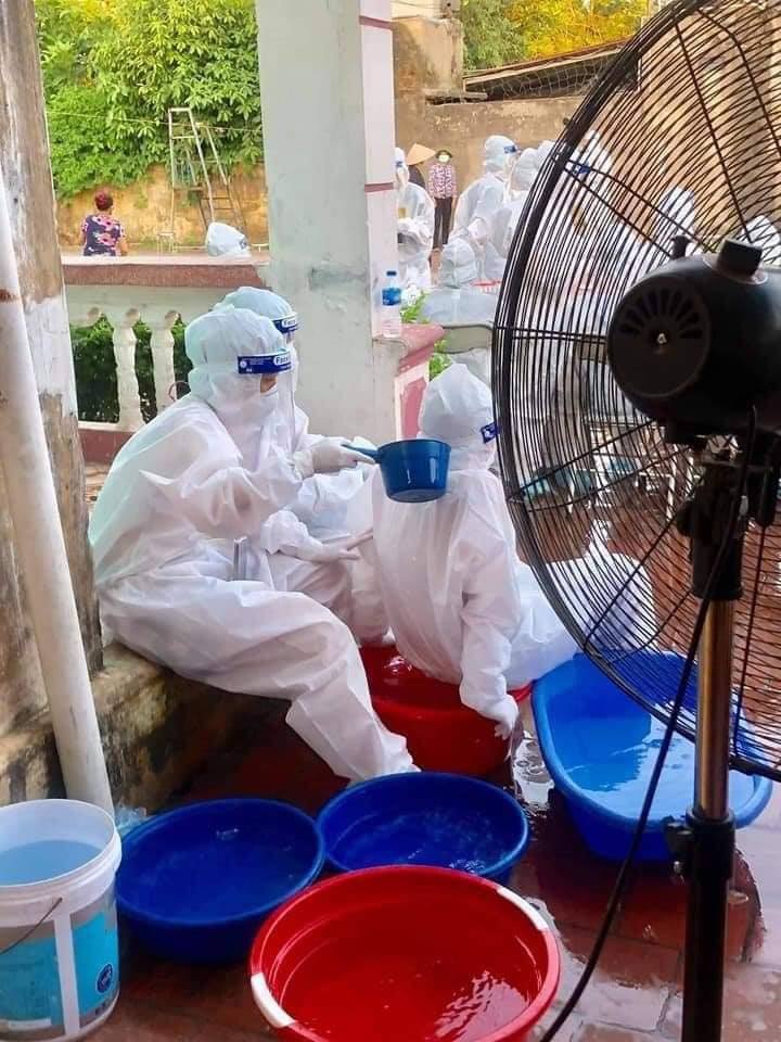 Những câu chuyện cảm động trong cuộc chiến chống dịch gây sốt dân mạng - 12