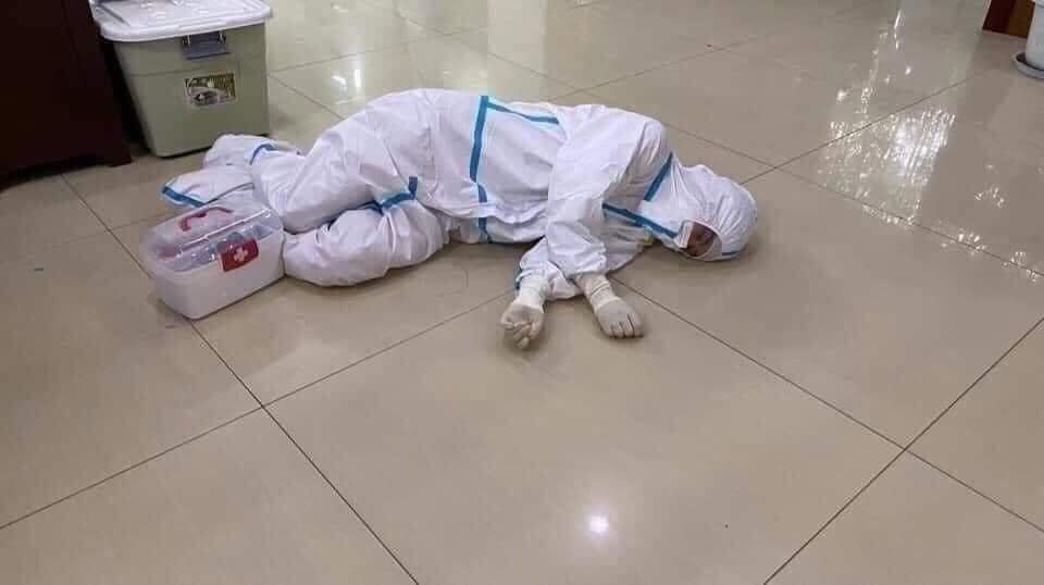 Những câu chuyện cảm động trong cuộc chiến chống dịch gây sốt dân mạng - 11