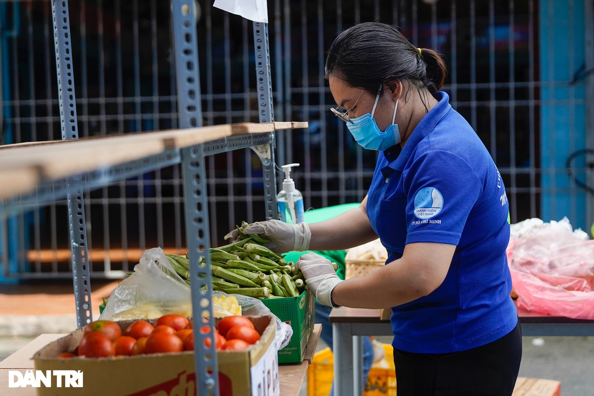 Cận cảnh siêu thị 0 đồng phục vụ người dân trong khu cách ly ở TPHCM - 2