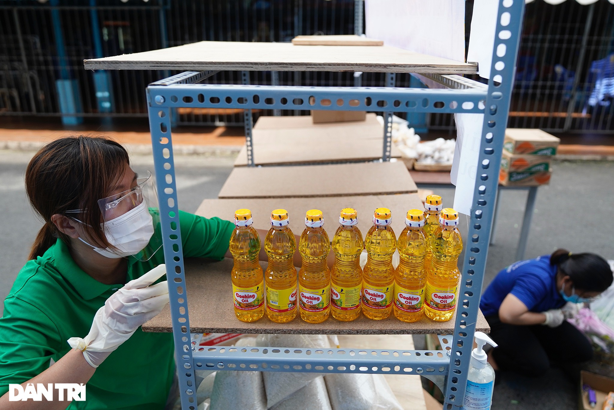 Cận cảnh siêu thị 0 đồng phục vụ người dân trong khu cách ly ở TPHCM - 5