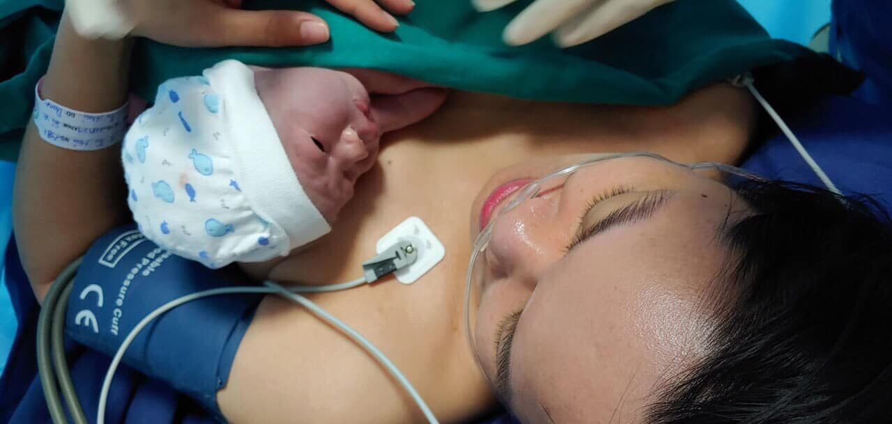 MC Lê Anh cố gắng dẫn chương trình trực tiếp khi nhận tin con trai cấp cứu - 3