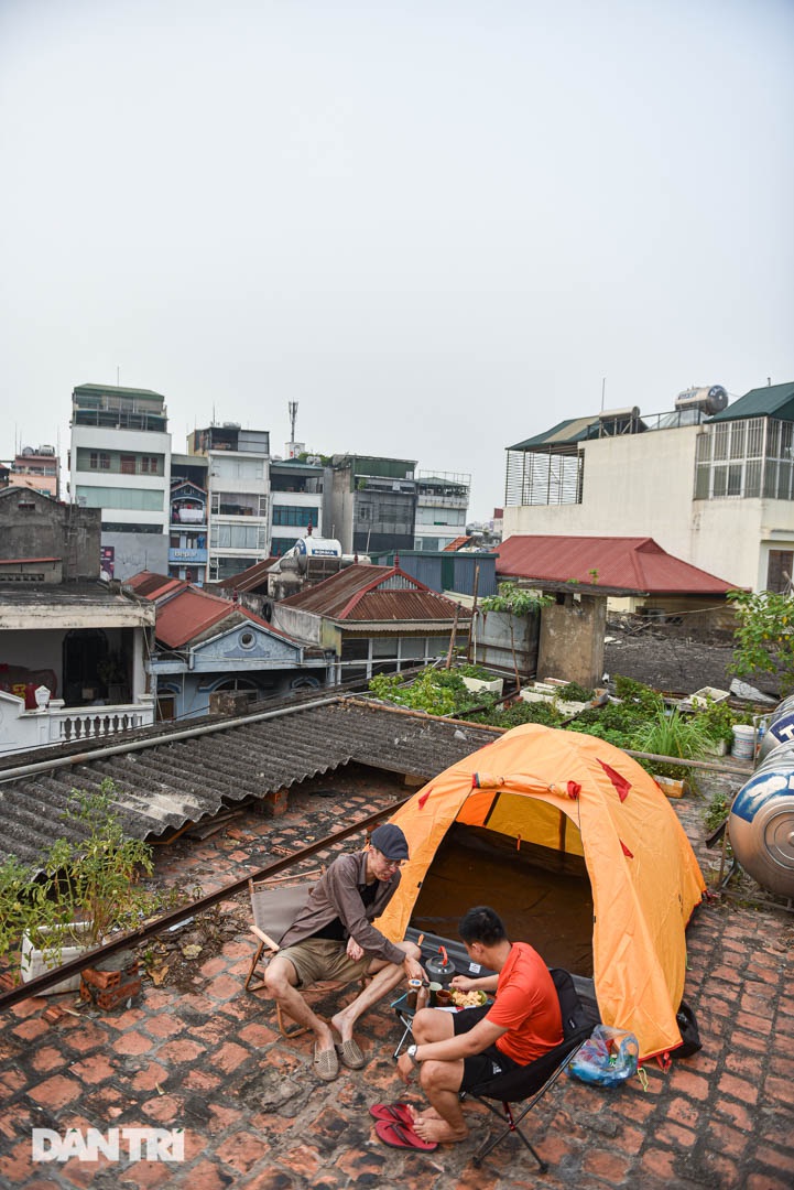 Thèm du lịch, giới trẻ đầu tư cắm trại tại gia: Chỉ ngắm nóc nhà vẫn vui - 8