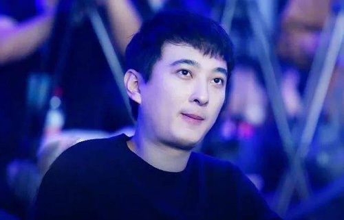 Thiếu gia ngậm thìa vàng, chuyên bóc phốt nghệ sĩ và tiêu tiền như nước - 10