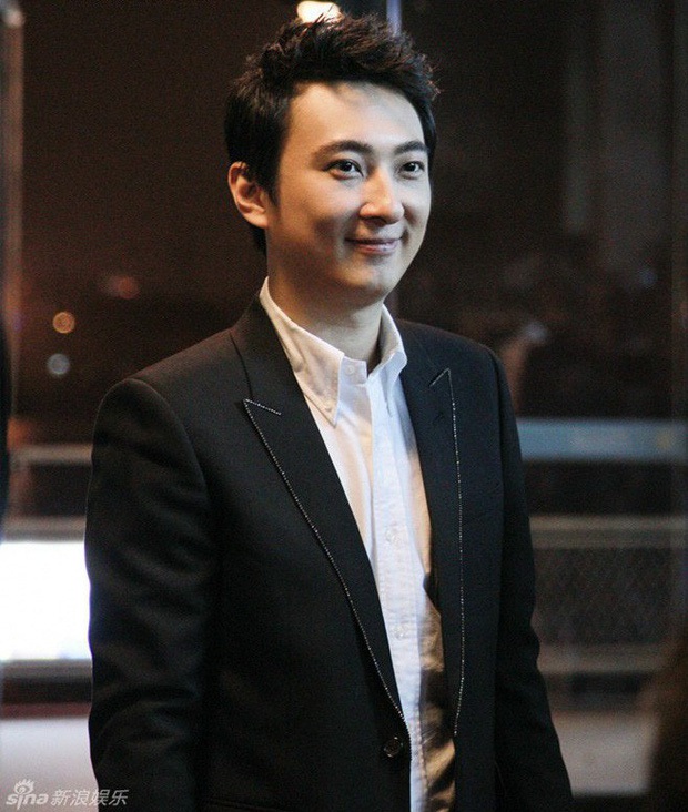 Thiếu gia ngậm thìa vàng, chuyên bóc phốt nghệ sĩ và tiêu tiền như nước - 1