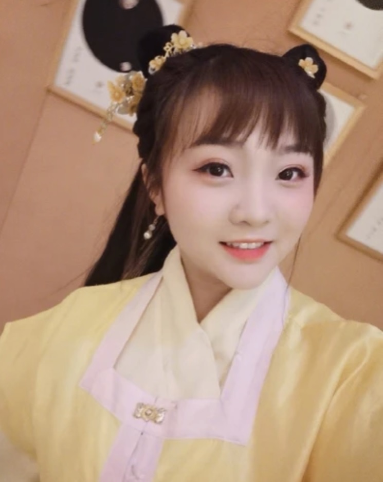 Bé gái Olympic mãi chật vật: Nhiều người hỏi Trương Nghệ Mưu ở đâu... - 6