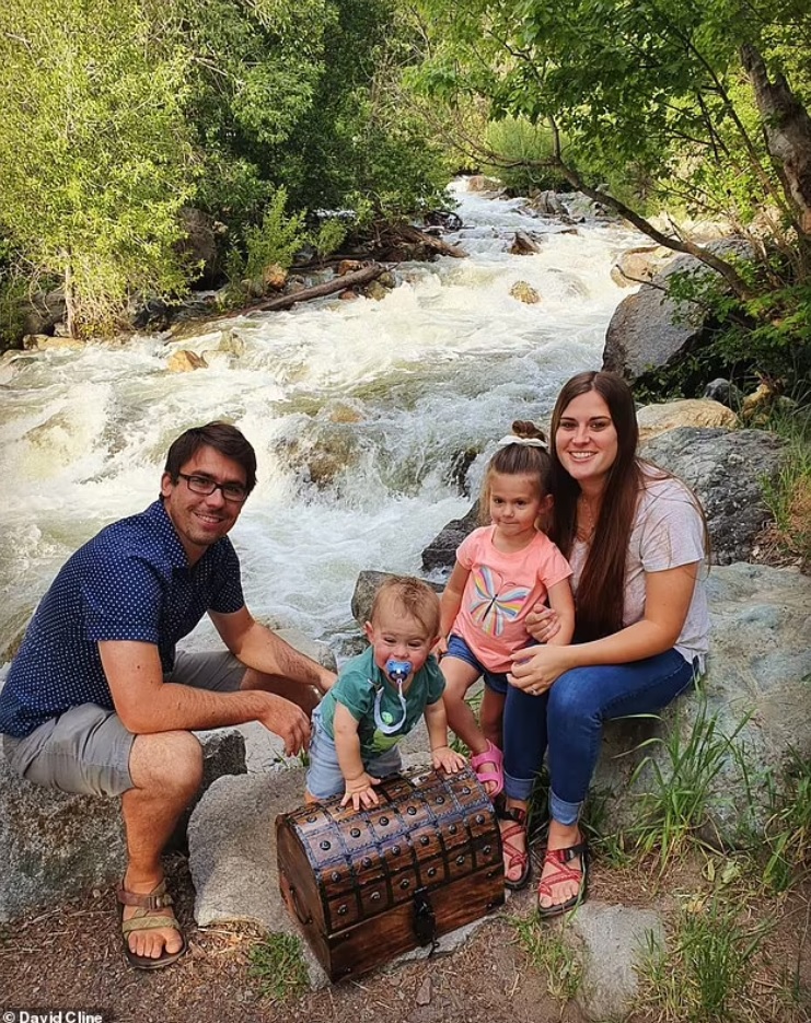 Du lịch ở Việt Nam khiến người đàn ông có cảm hứng đem chôn... 10.000 USD - 2