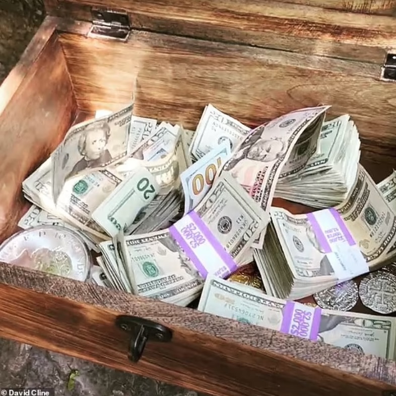 Du lịch ở Việt Nam khiến người đàn ông có cảm hứng đem chôn... 10.000 USD - 3