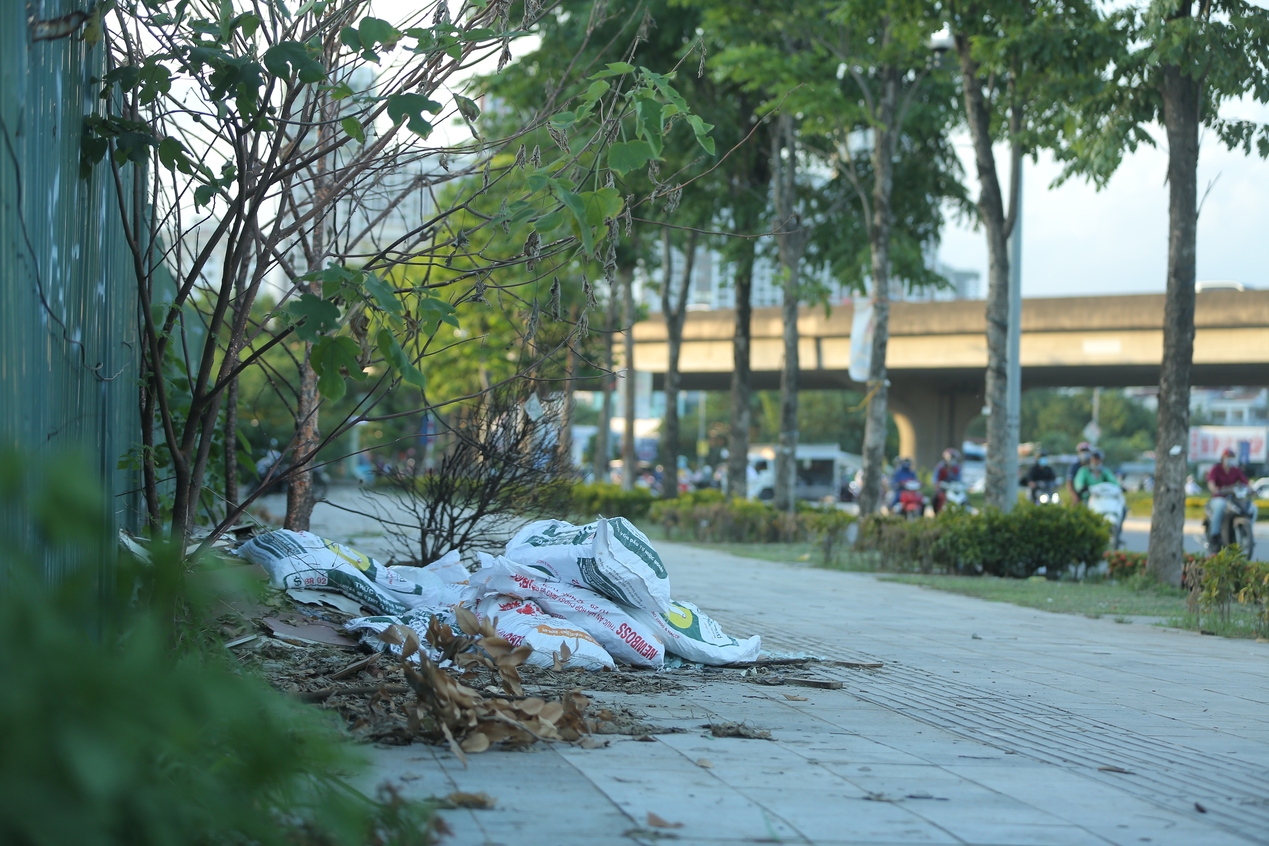 Nhếch nhác, nhem nhuốc trên đại lộ nghìn tỷ giữa thủ đô - 5