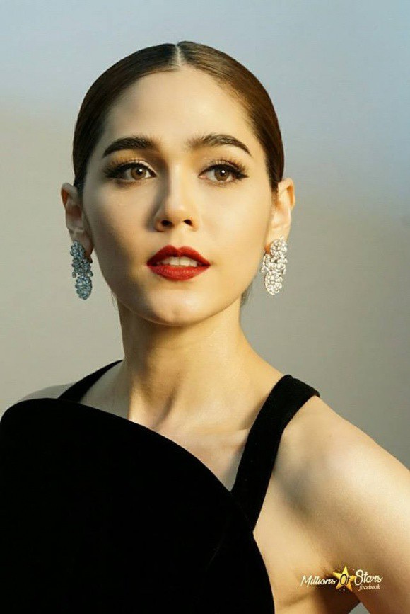 Cuộc sống như mơ của bông hồng lai Thái Lan được chồng tặng siêu xe 17 tỷ - 3