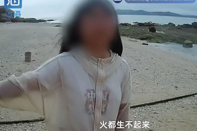 Cha mẹ bỏ con gái 13 tuổi trên đảo hoang để dạy cho một bài học - 1