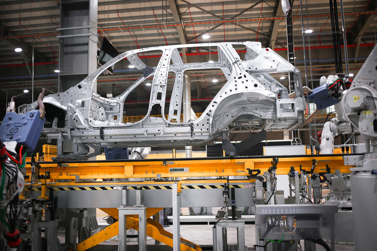 Gần 4 năm bỏ thuế nhập linh kiện, ngành ô tô Việt vẫn phụ thuộc nước ngoài - 1