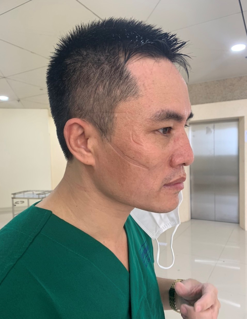 Xúc động bài thơ làm vội sau ca chăm sóc BN Covid-19 của nam điều dưỡng - 4