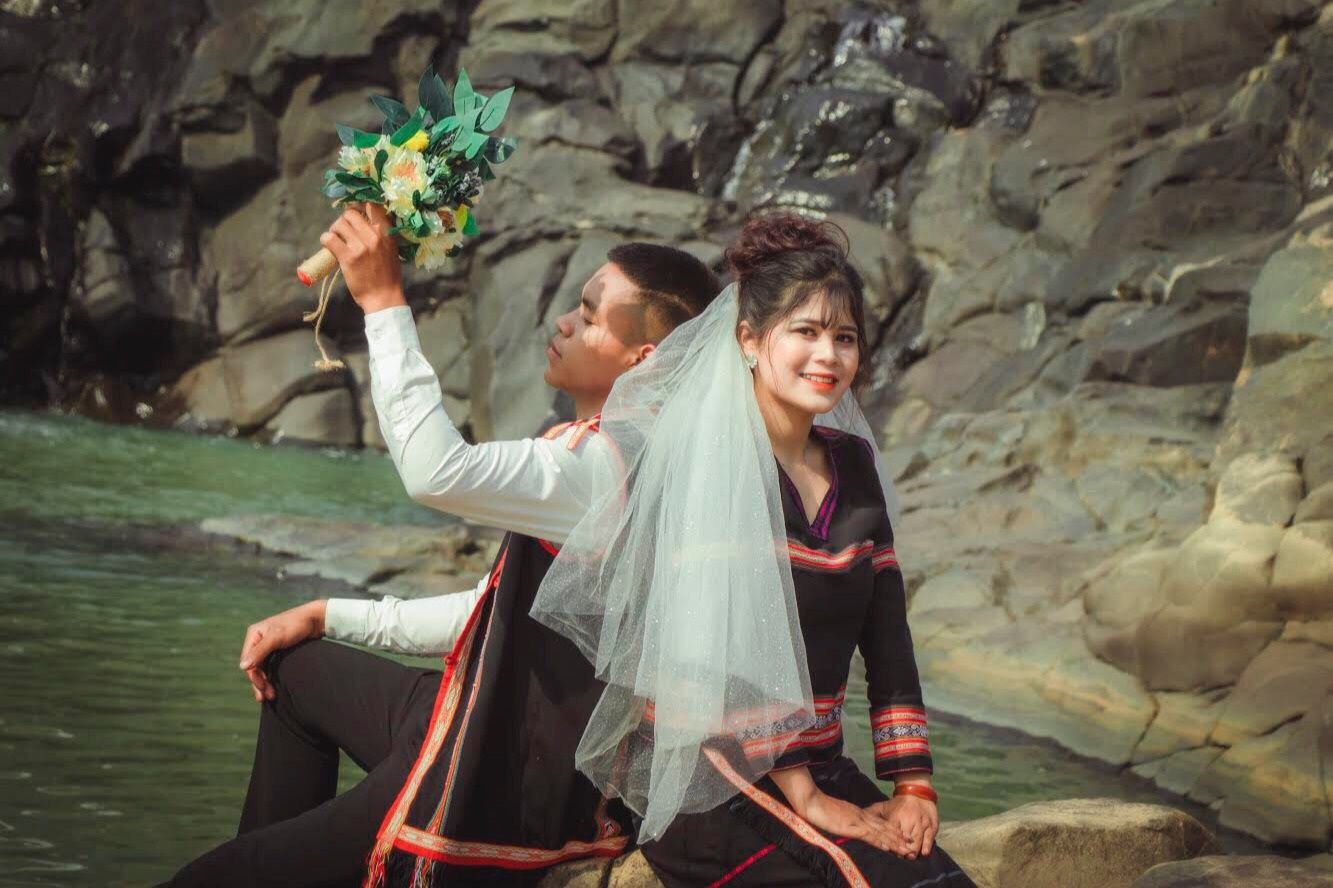 Thầy giáo trẻ giữ lửa nghề dệt thổ cẩm của người Ba Nar - 2