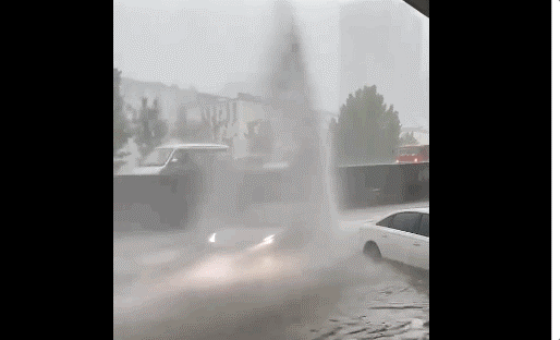 Cư dân mạng dậy sóng với các clip xe Tesla lội nước như tàu thủy - 2