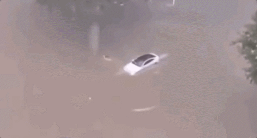 Cư dân mạng dậy sóng với các clip xe Tesla lội nước như tàu thủy - 3