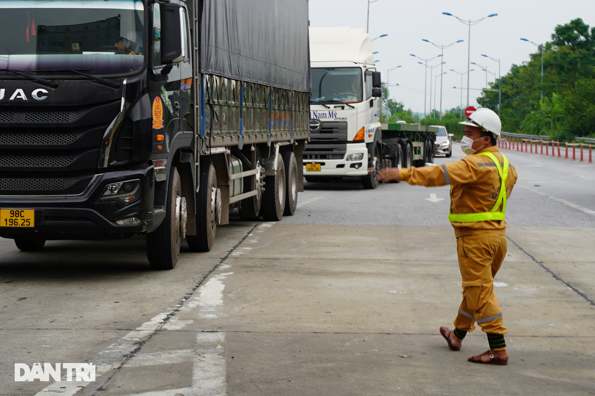 Tài xế bức xúc việc trả phí cao tốc khi phải quay xe không được vào Hà Nội - 5