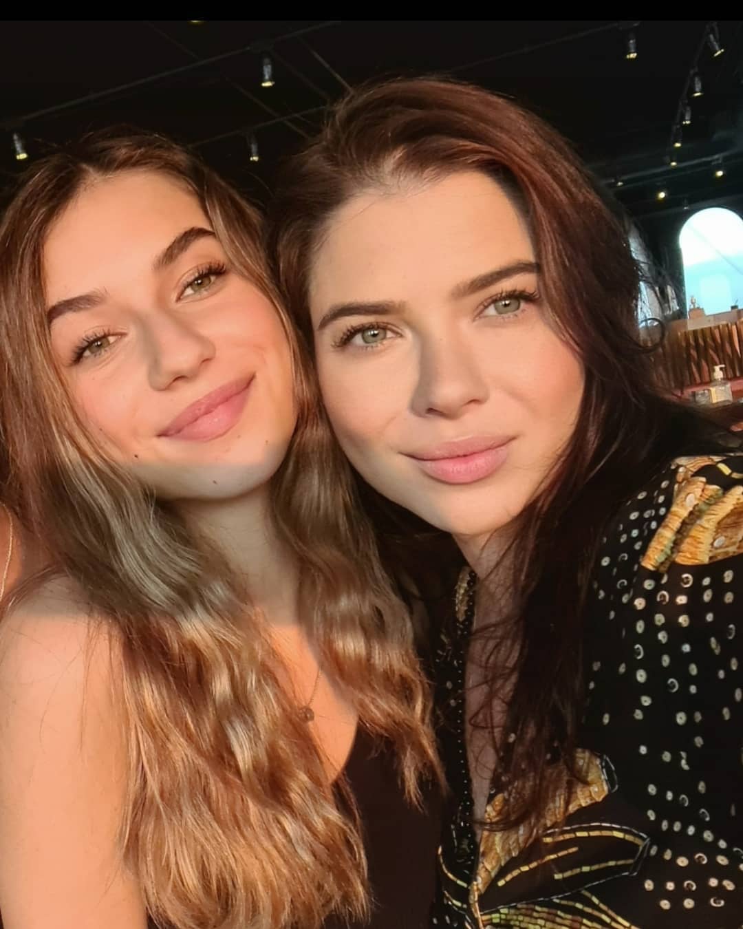 Mẹ xóa tài khoản MXH 2 triệu người theo dõi của con gái, ngăn con sống ảo - 1