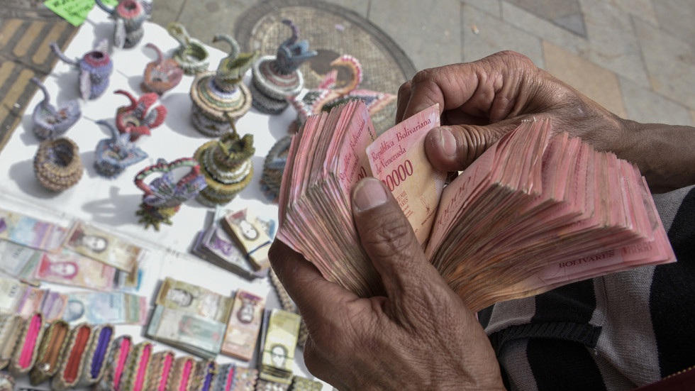 Venezuela xóa 6 số 0 trên đồng nội tệ vì siêu lạm phát - 1