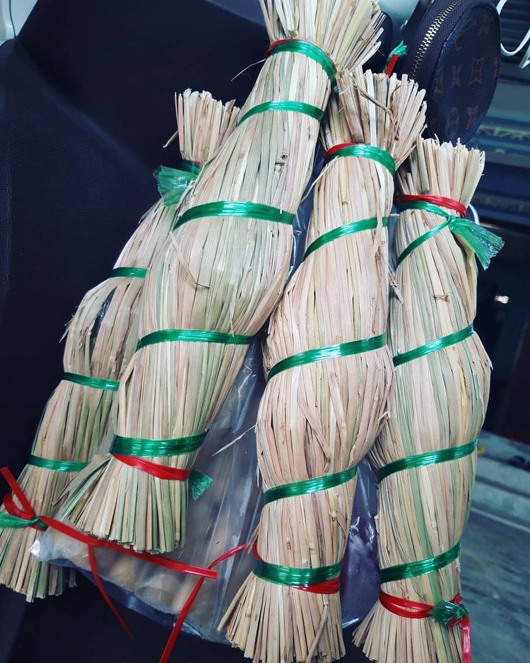 Món ăn miền Trung có tên gọi lạ, gói trong rơm khô hút khách sành ăn - 1