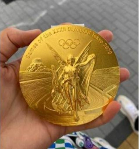 VĐV người Jamaica giành HCV Olympic nhờ được cho mượn... 2 triệu đồng - 4
